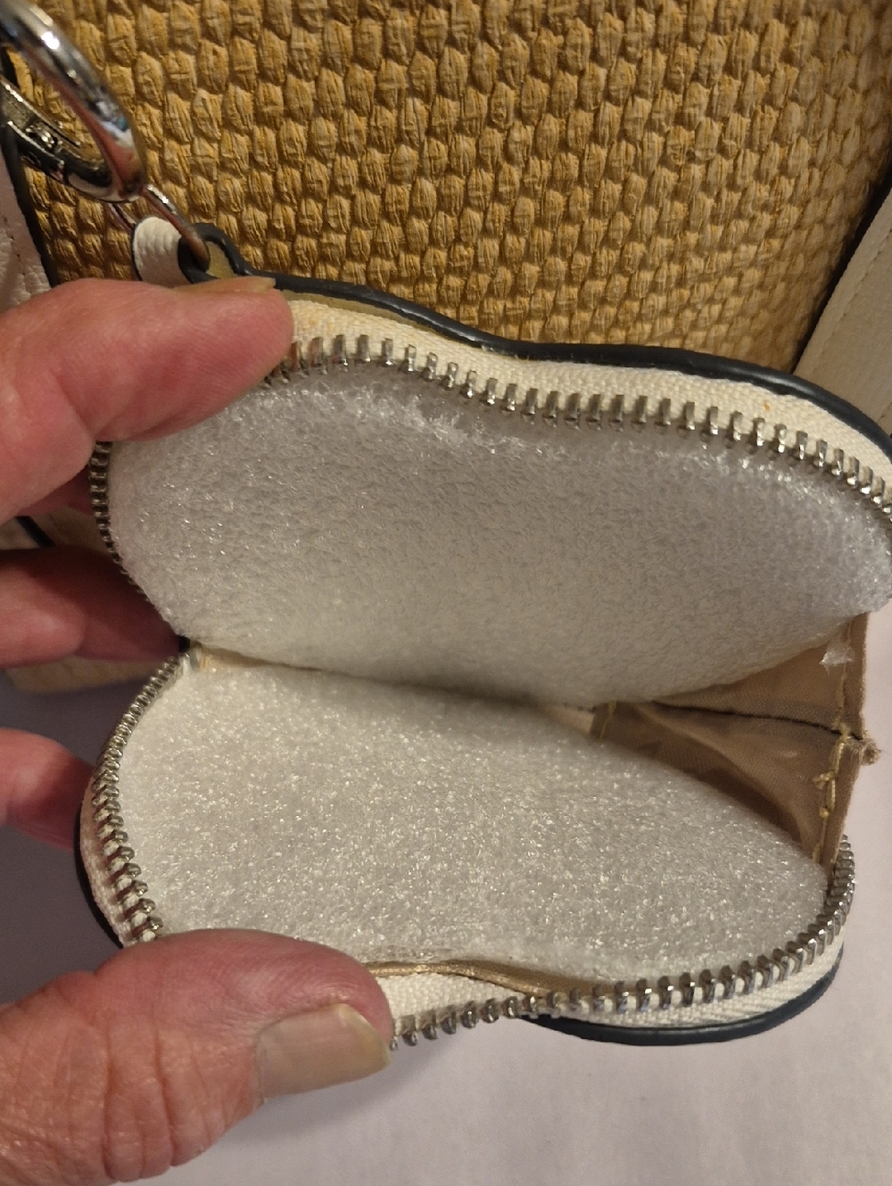 Karl Lagerfeld Tote with Heart Coin Pouch New - Picture 12 of 14